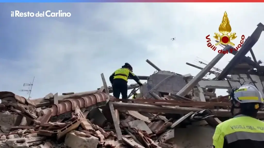 Palazzina crollata, il sindaco di Porto Sant’Elpidio: “Non può essere una domenica normale”. Aperto un fascicolo: le ipotesi dell’esplosione