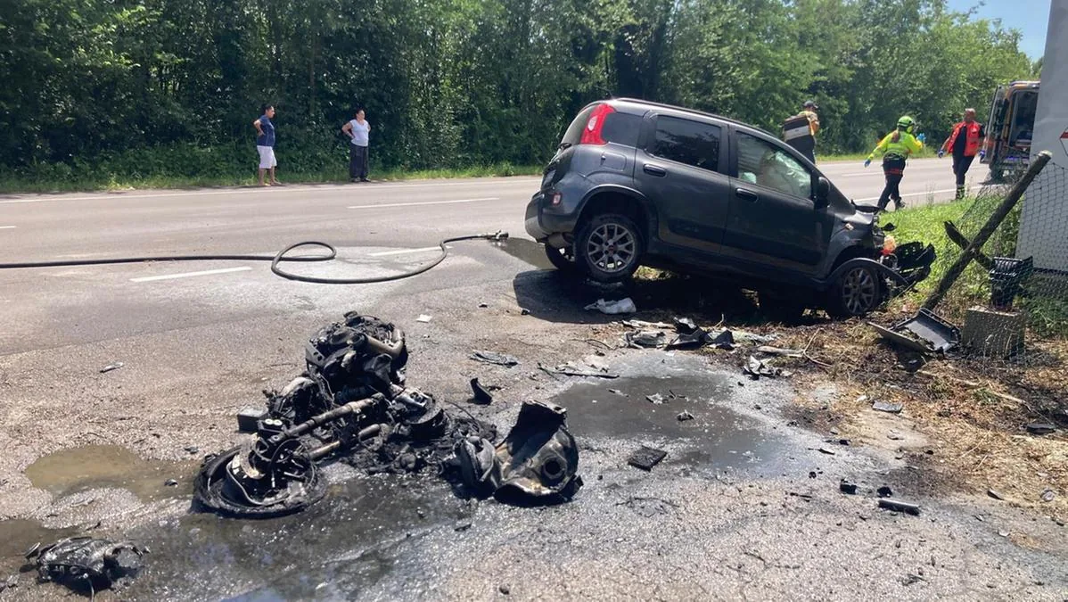 Accident on the Fondovalle, motorcycle against a car: Stefano Prandi died at 19 after hours of agony