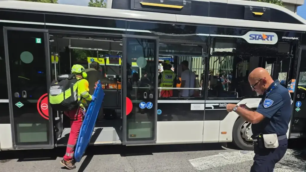 5 people were injured, though not seriously: an elderly man taken to Bufalini (Migliorini)