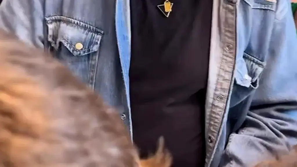 “Siete fantastici”: Vasco Rossi incontra i bambini della scuola Mosti, emozioni per i baby musicisti