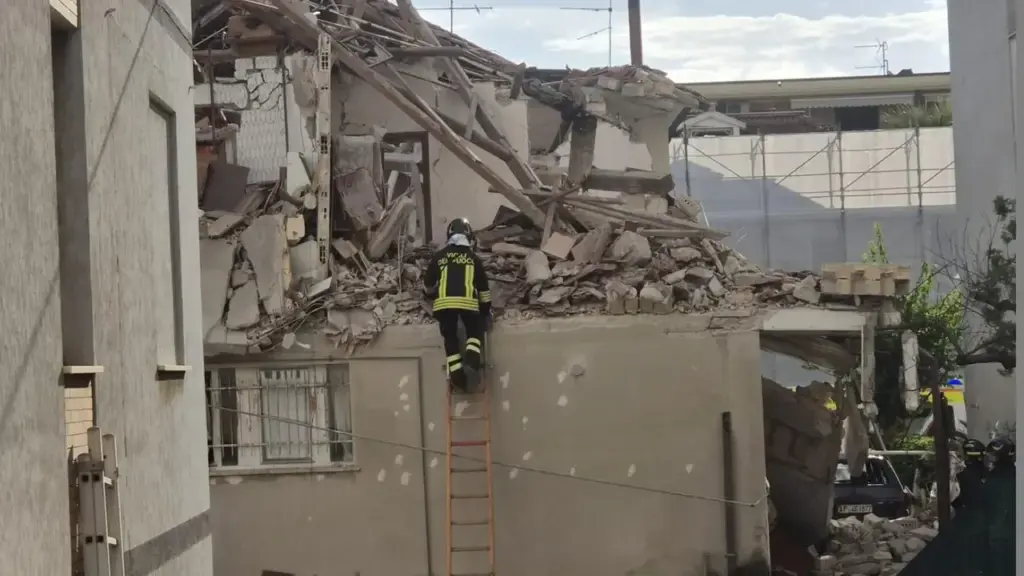 Esplosione poco prima delle 6 a Porto Sant'Elpidio: un morto e feriti