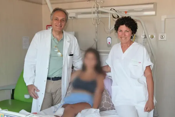 Operated on at 17 months for a tumor, the girl who learned to walk with a prosthesis returns to Rizzoli