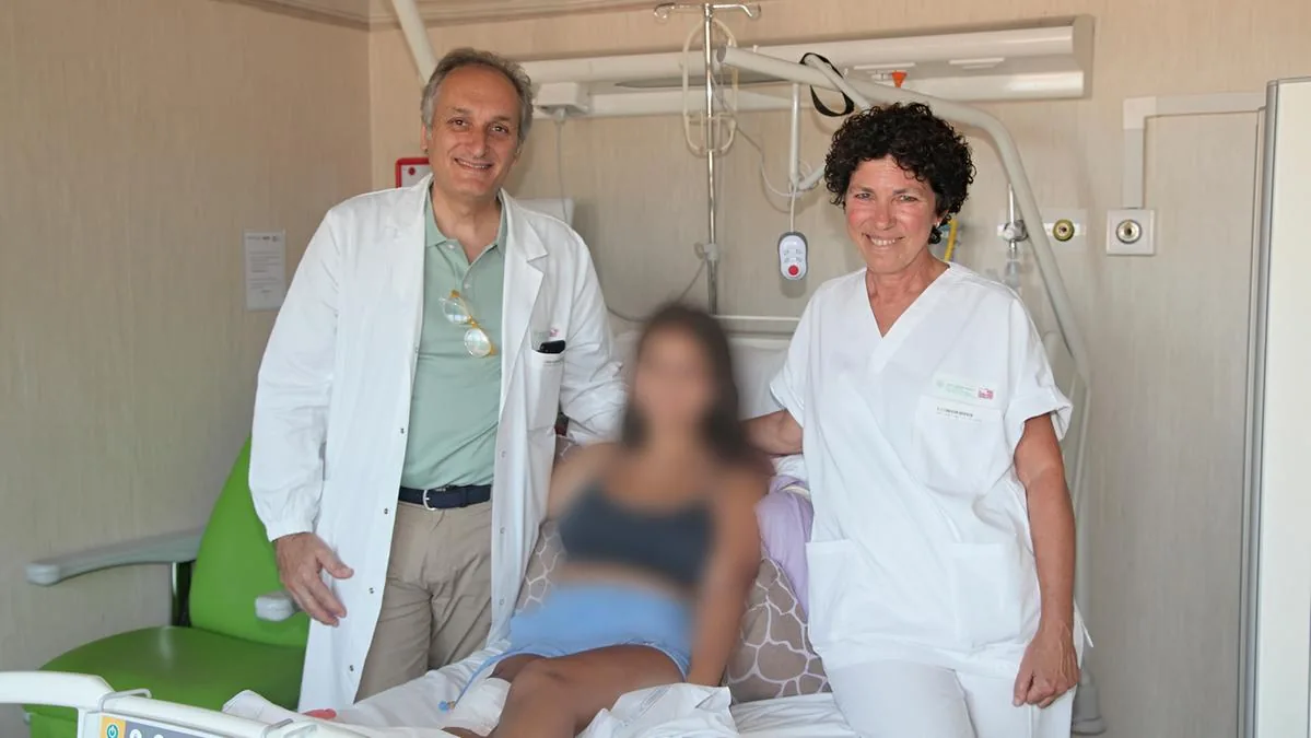 Operated on at 17 months for a tumor, the girl who learned to walk with a prosthesis returns to Rizzoli