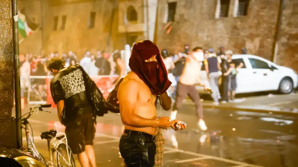 Demonstration and clashes in the center after the death of Abderrahim Fakir (fotoschicchi)