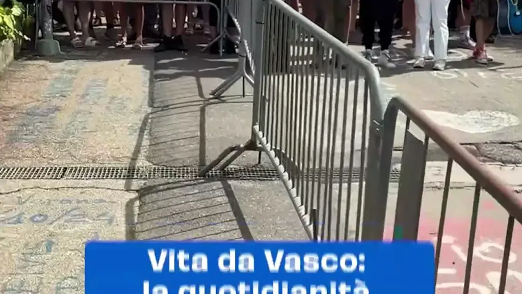 Vasco in visita a sindaco e giunta: “Faccio crescere il Pil del paese”