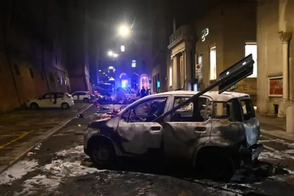 Clashes for Fakir, tourists cancel their trip to Bologna. The maxi dinner for 24 people in a restaurant d is cancelled