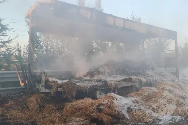 Terrifying fire on the A1, hay truck ablaze: several hours of traffic jam