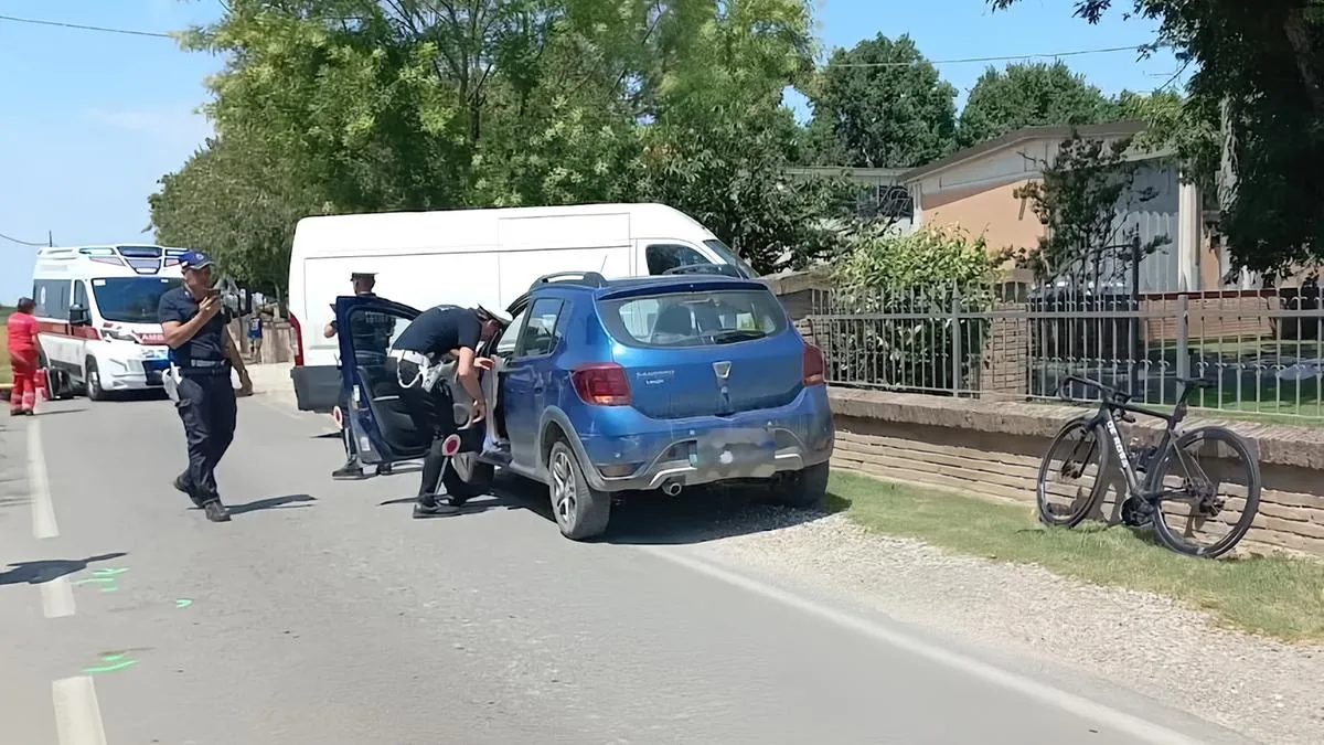 The illness and then the collision with a cyclist in Campagnola, 41-year-old pedestrian dead