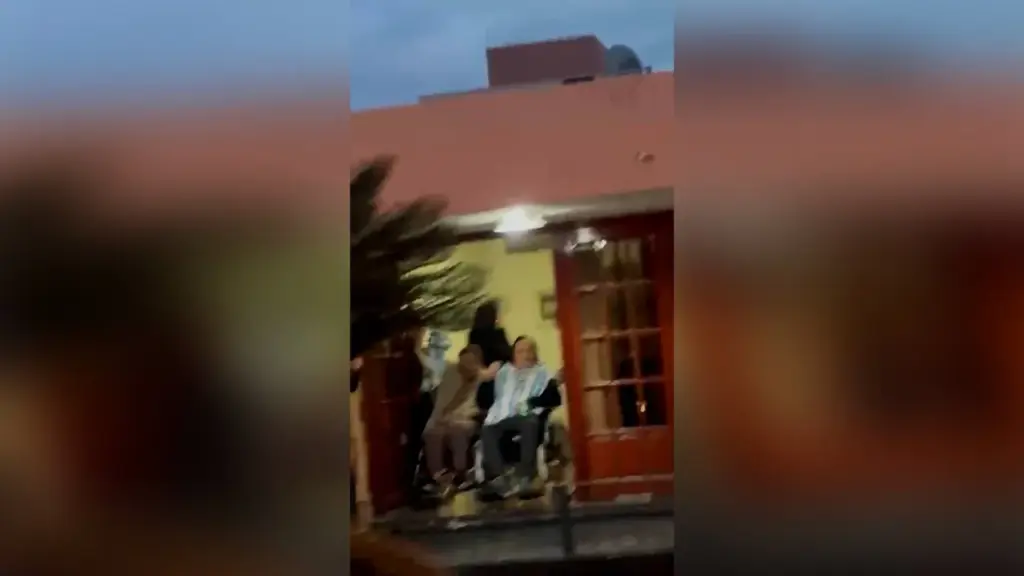 I festeggiamenti dei tifosi argentini a Pujato per la finale mondiale: è il paese di Scaloni “colonizzato” dagli emigranti marchigiani