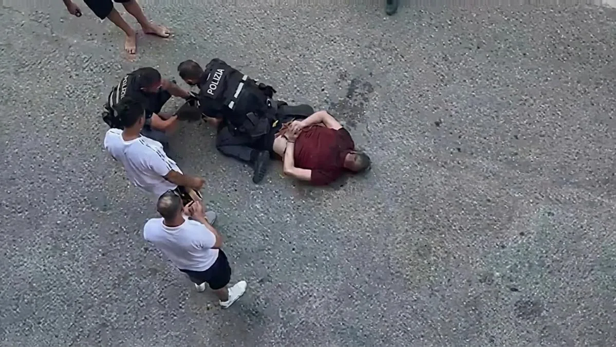“Enough.” But he dies in handcuffs, pinned face down by the police: in a video the agony of a 42-year-old