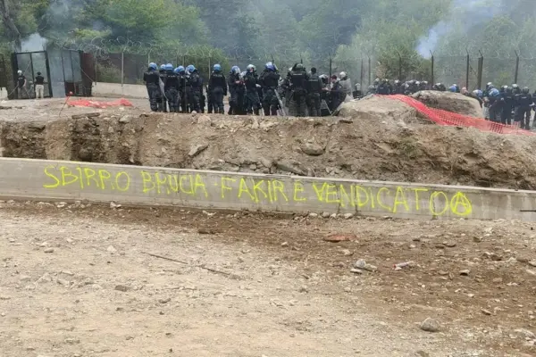 No Tav clashes, two officers from Bologna's Mobile Unit among the injured