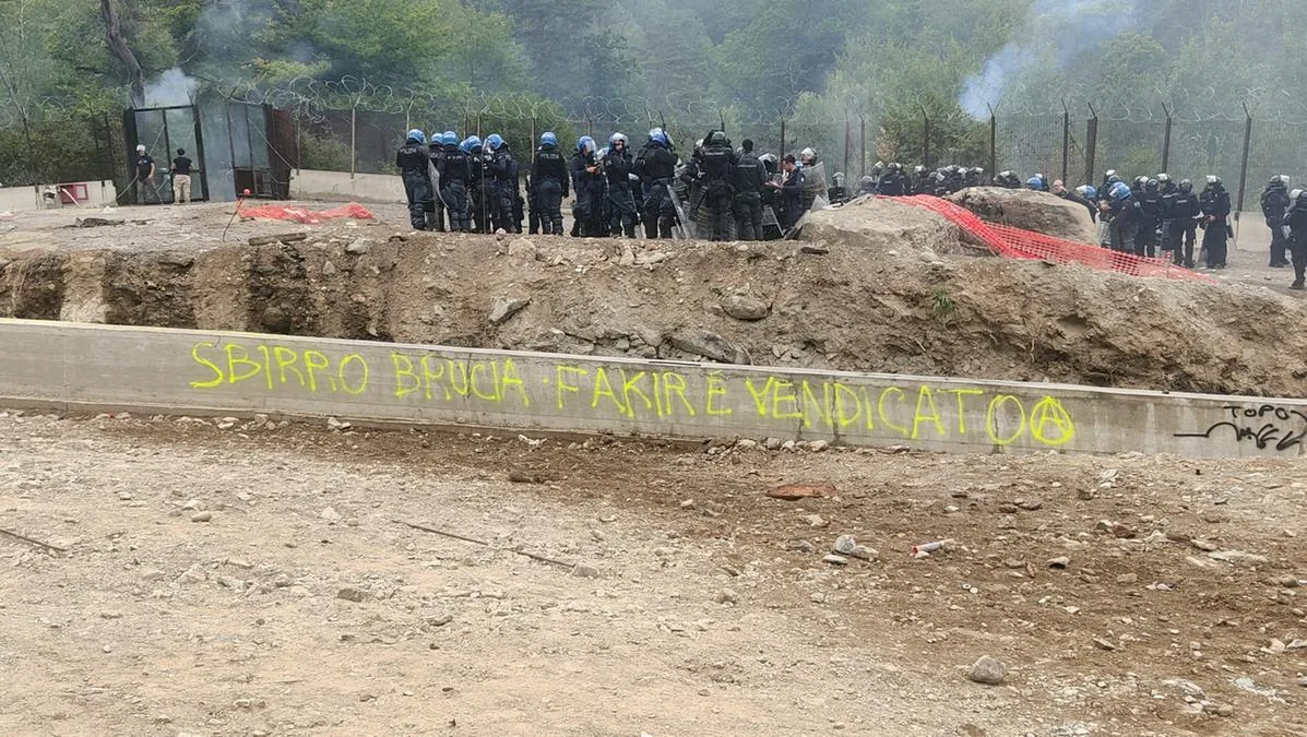 No Tav clashes, two officers from Bologna's Mobile Unit among the injured