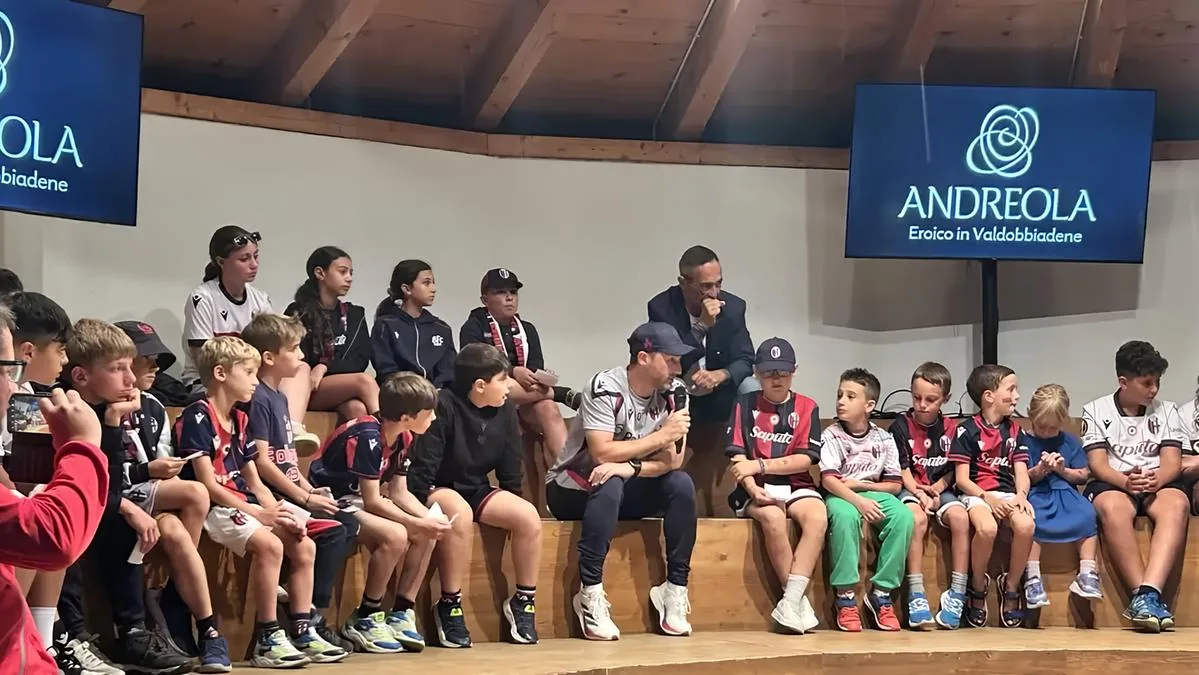 Tedesco talks with Bologna's young fans between advice and jokes: "We will give our best to make you happy"