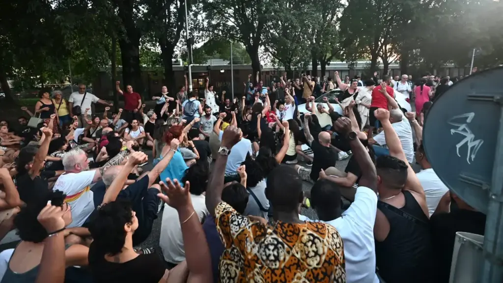 The protest of the Pilastro community after the death of Abderrahim Fakir, 42 years old, during a police intervention