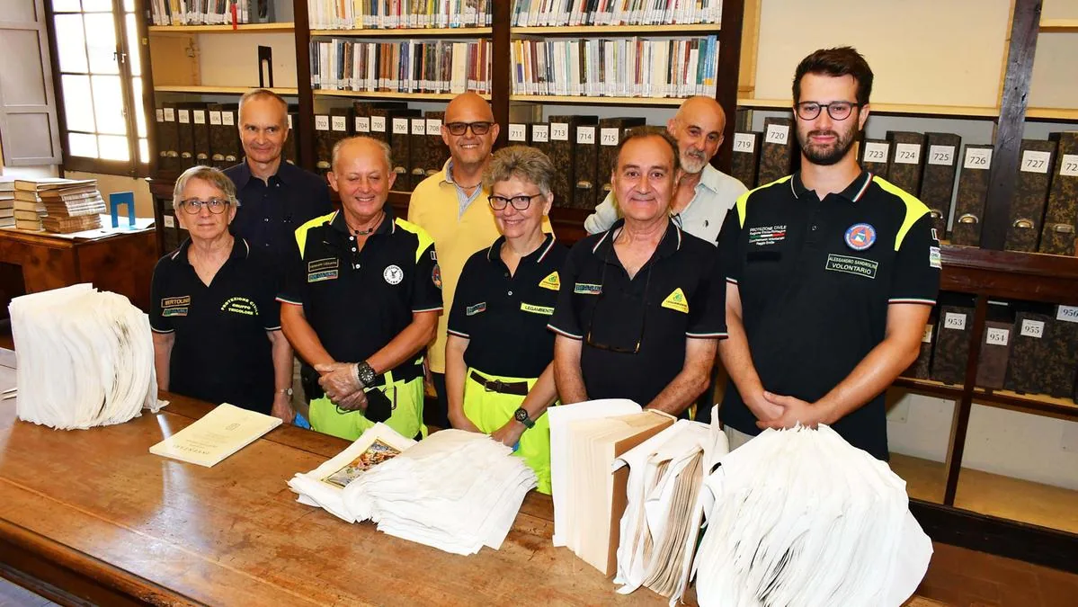 The angels of ancient books, a ‘special team’ recovers texts damaged by bad weather at the Pa library