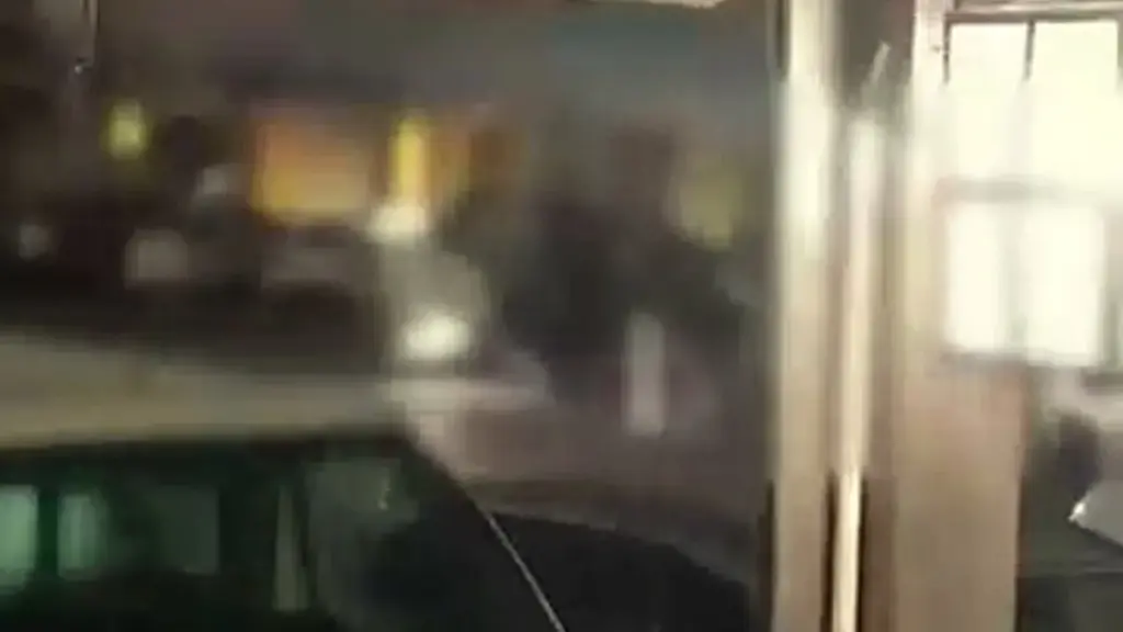 Car speeding overturns, night of madness in Piazza Garibaldi