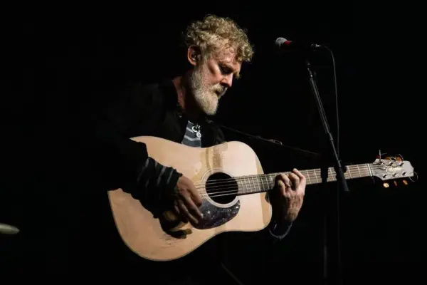 Farewell to Glen Hansard, the Irish singer-songwriter has died in a motorcycle accident