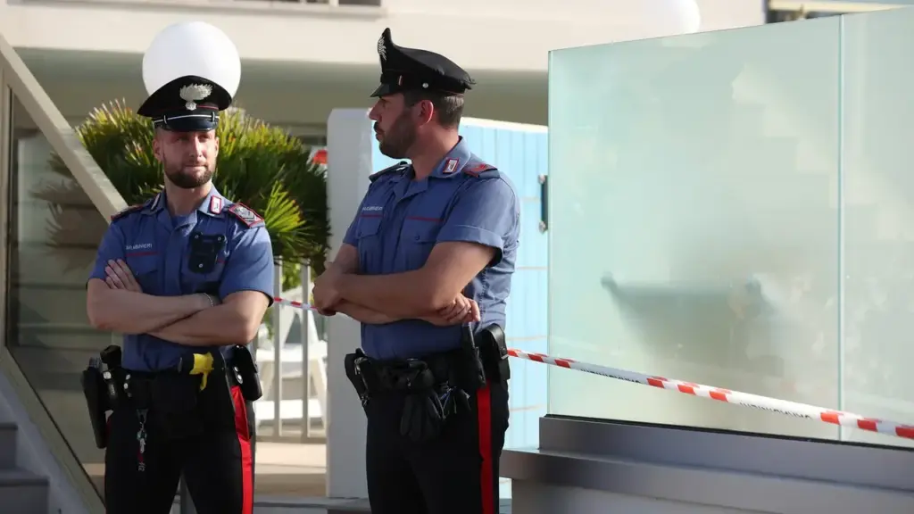 I carabinieri nel luogo della tragedia (Zani)