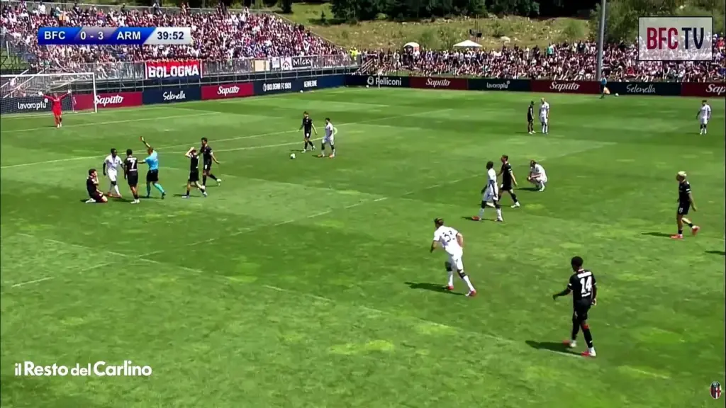 Bologna starts badly, with Arminia Bielefeld it ends 0-4. Rowe sent off: suffers a foul and then hits the opponent