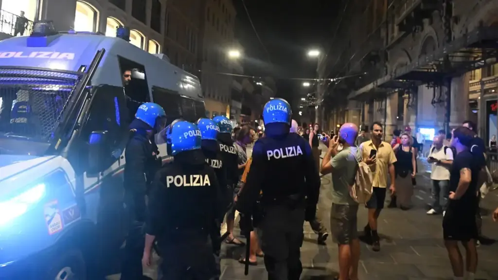 The police present at the demonstration and the protests for Fakir