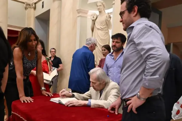 Milanesiana worthy of applause. Sgarbi face to face with Paolo Del Debbio for ‘The Closest Sky’