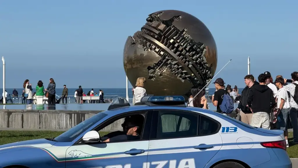 A police patrol at the Palla di Pomodoro (archive image)