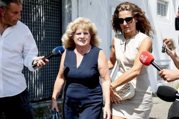 The wife and daughters visit Roggero in prison: "He is fine, he is calm." But there is a quarrel with the journalists
