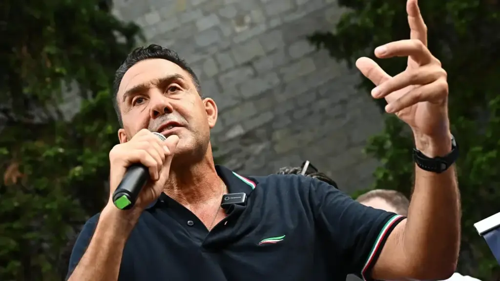 L'europarlamentare e presidente di Futuro Nazionale, il generale Roberto Vannacci