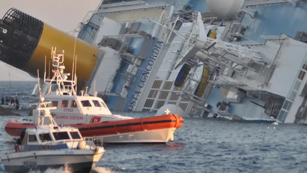 The wreck of the Costa Concordia shortly after the shipwreck, in front of Punta Gabbianara