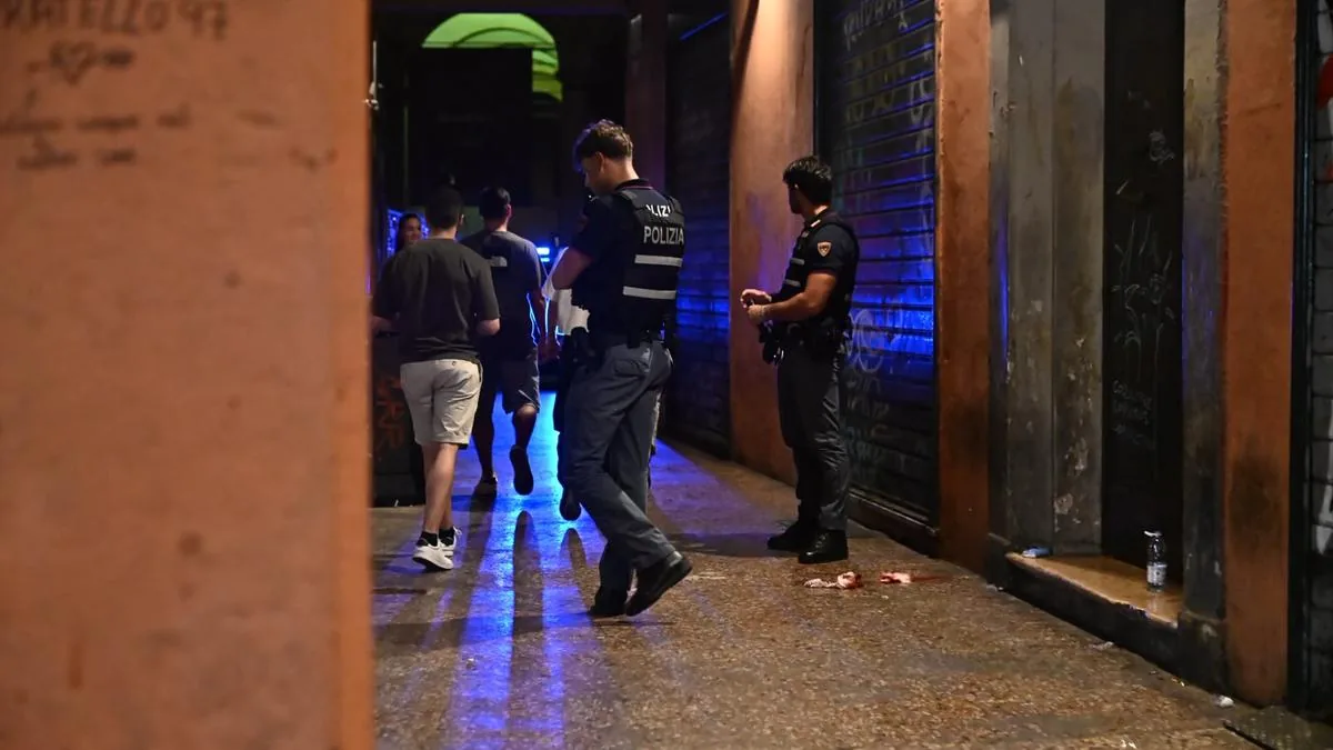 Bottle fight in via Petroni: 24-year-old injured in the face. Fear among residents during the night