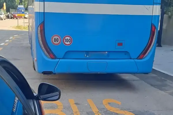 Reckless maneuver by public bus: driver reported for driving drunk