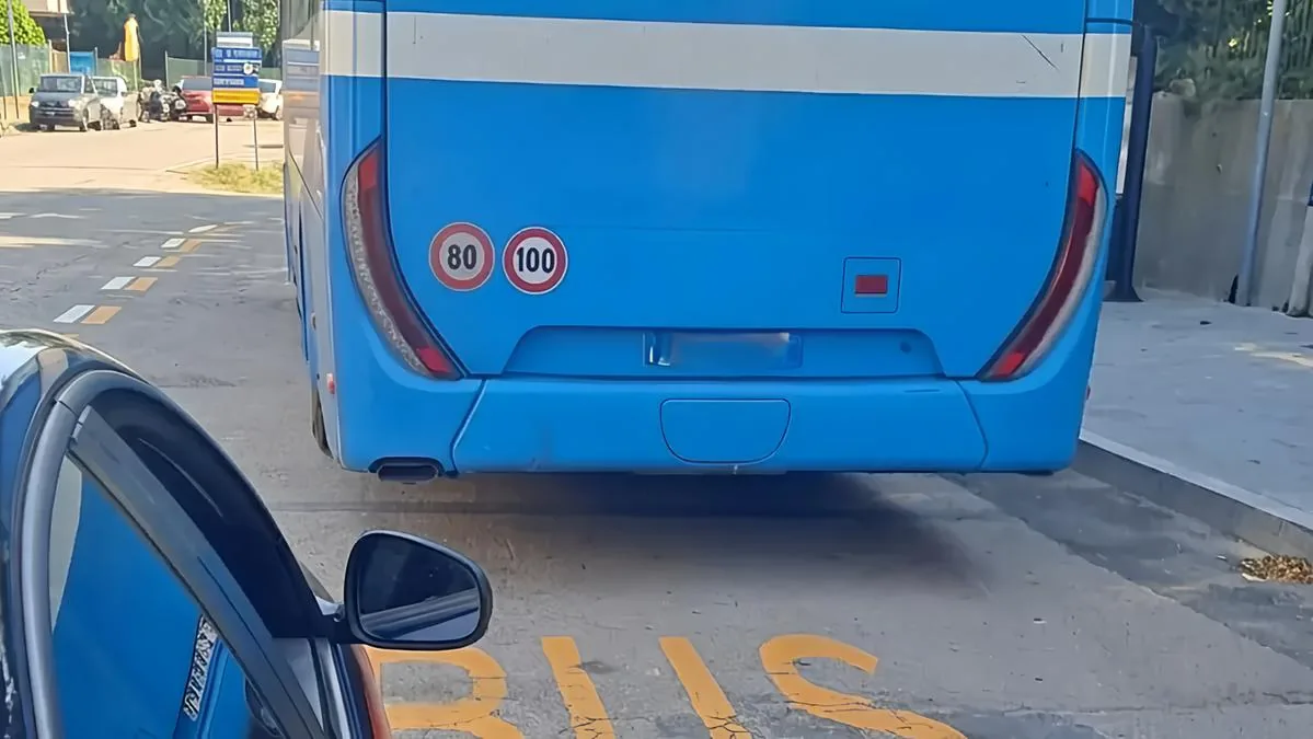 Reckless maneuver by public bus: driver reported for driving drunk