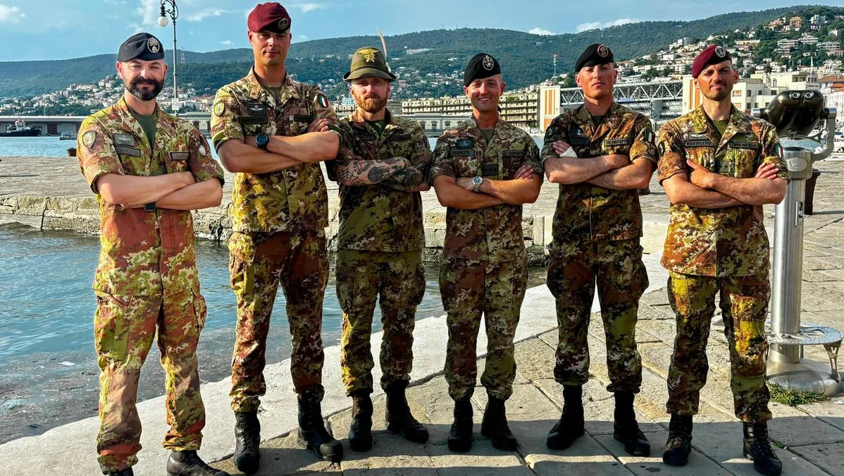 Academy of Modena, military heroes save man who ends up in water with his car. Crosetto: "Proud of them"