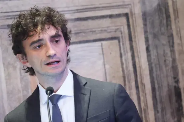 Sit-in for Fakir, Bignami against the mayor: "He is irresponsible, now he must resign"
