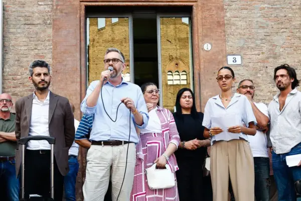 The mayor and the escort: Lepore confirms commitments on the agenda. The closeness of the Pd