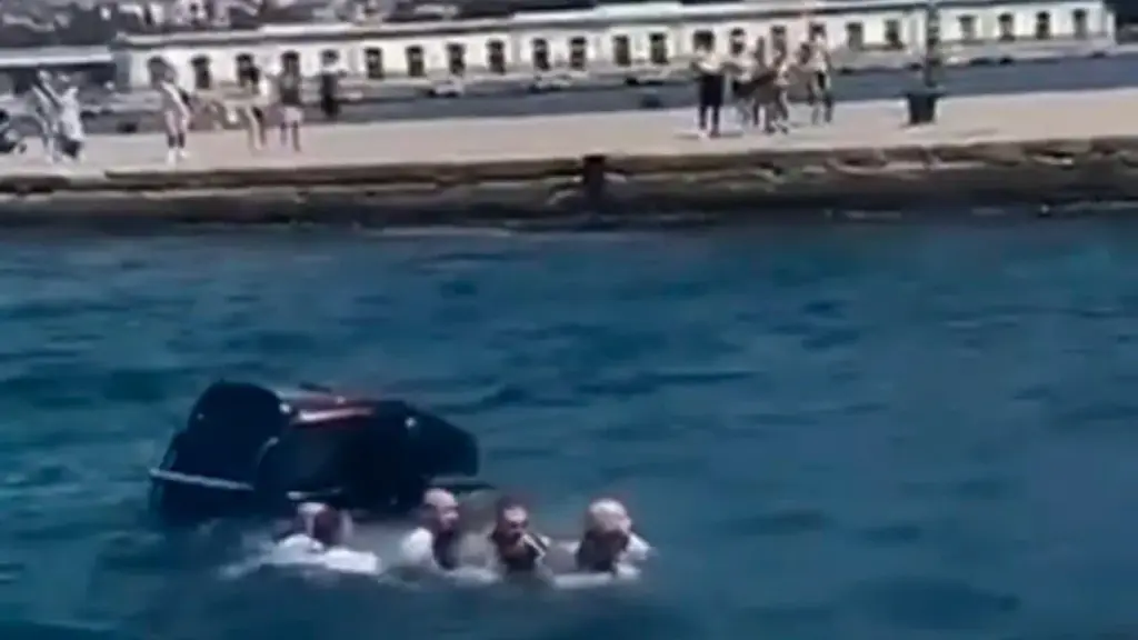 Accademia di Modena, militari eroi salvano uomo che finisce in acqua con l’auto. Crosetto: “Orgogliosi di loro”