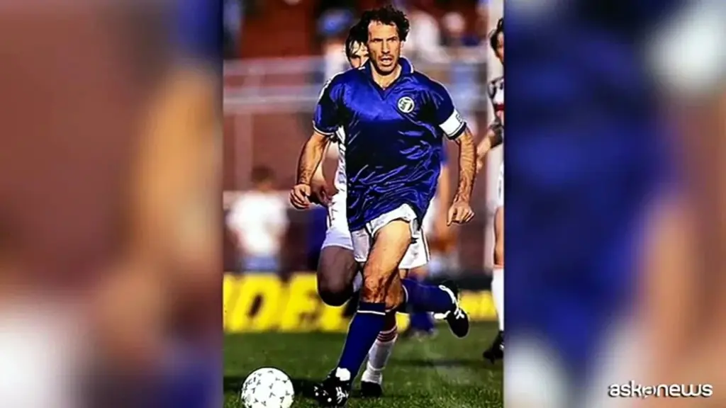 Roberto Baggio, the moving farewell to Franco Baresi and the photo together: “So much pain, goodbye Captain”