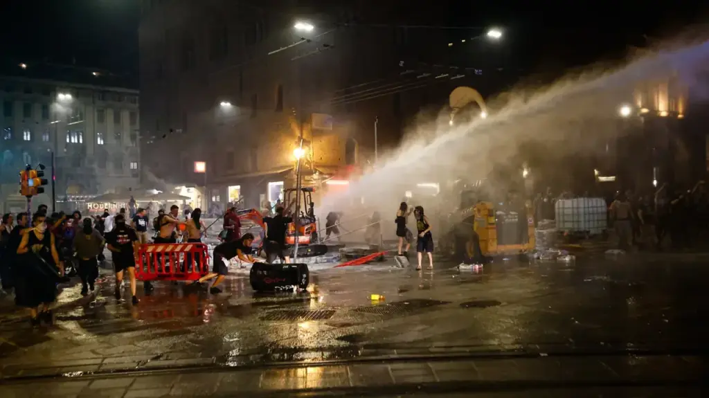Demonstration, clashes and water cannons in the center after the death of Abderrahim Fakir (Photo by Massimiliano Donati / Fotoschicchi)