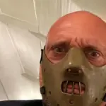 Chaos at Shada for Vannacci, Mayor Paolorossi disguises himself as Hannibal and responds to Fedez's correspondent: “N