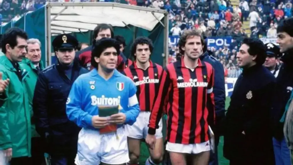 Franco Baresi with the Milan captain's armband alongside Diego Armando Maradona. These are the golden years of the Milan-Napoli rivalry