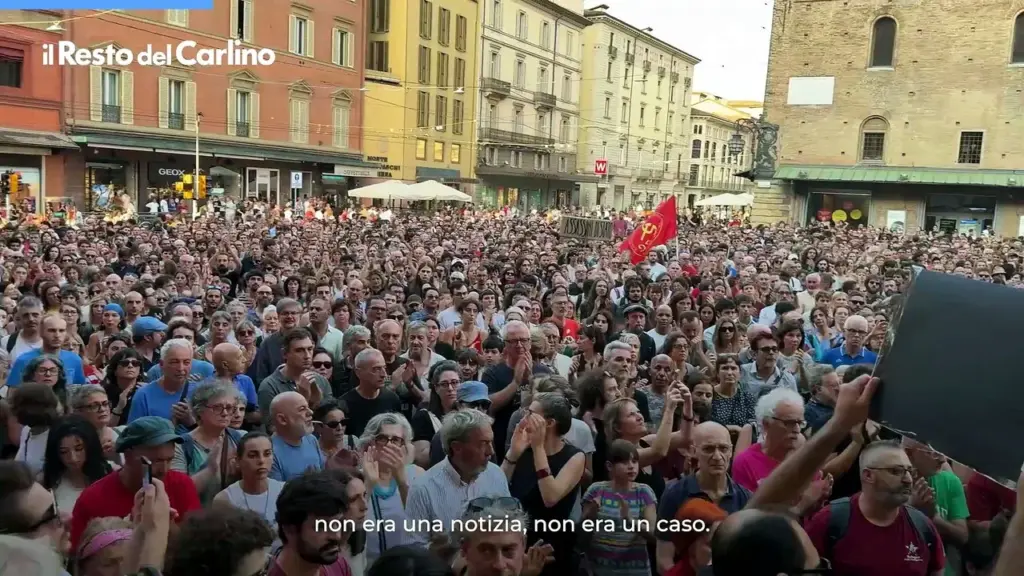 Bologna after the sit-in for Fakir, damage and controversies: 50 injured among law enforcement. The live coverage