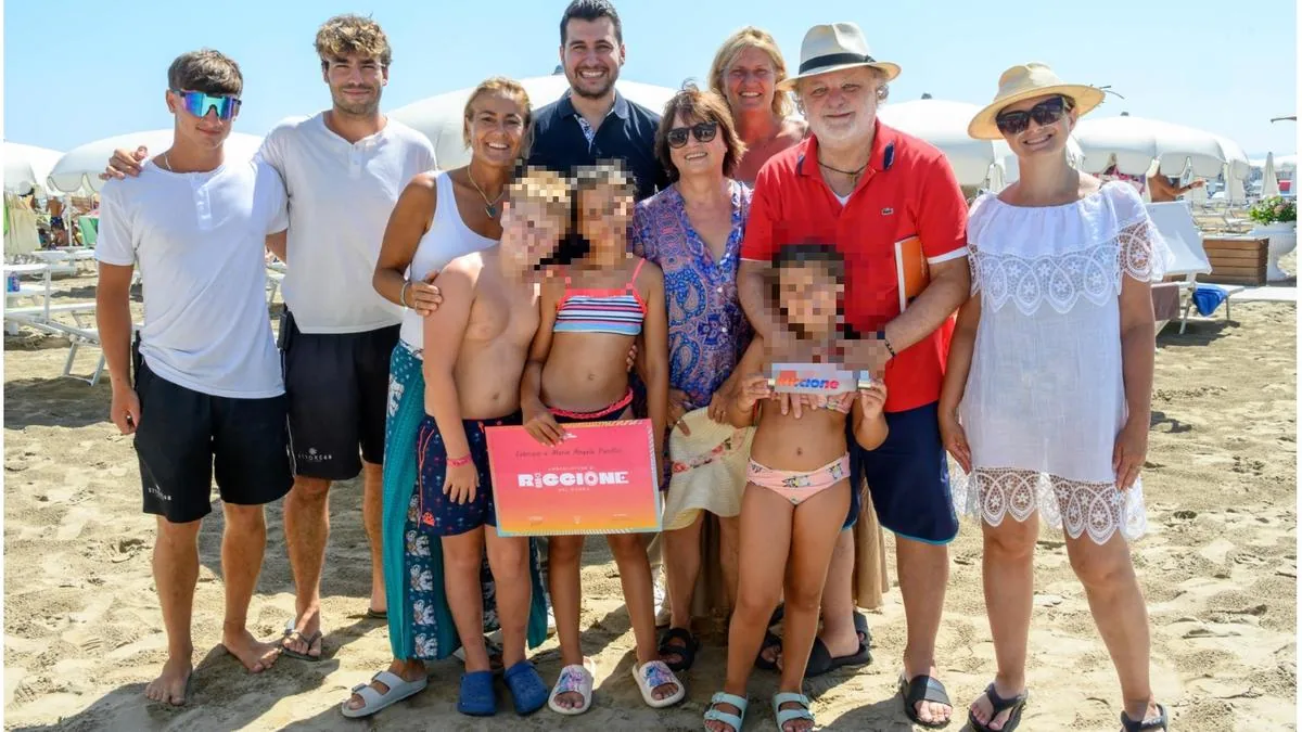 Fabrizio and Maria Angela, every summer they return to celebrate their love born on the beach in Riccione 47 years ago
