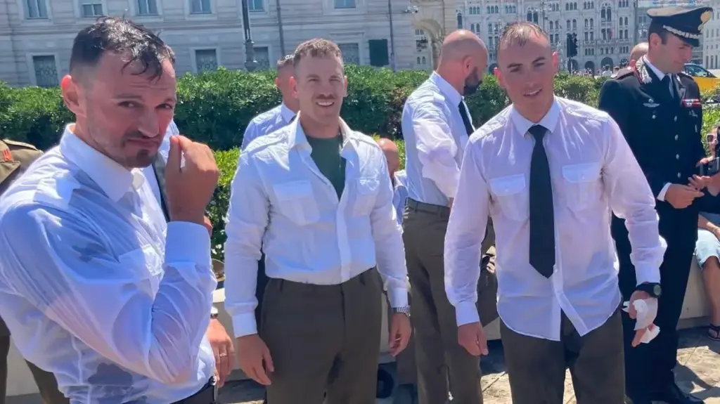 Some of the soldiers from the Modena Academy who were protagonists of the rescue in Piazza Unità d’Italia, Trieste