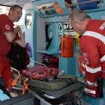 Worker falls from the roof of a company in the Ferrara area, seriously injured: 38-year-old in life-threatening condition