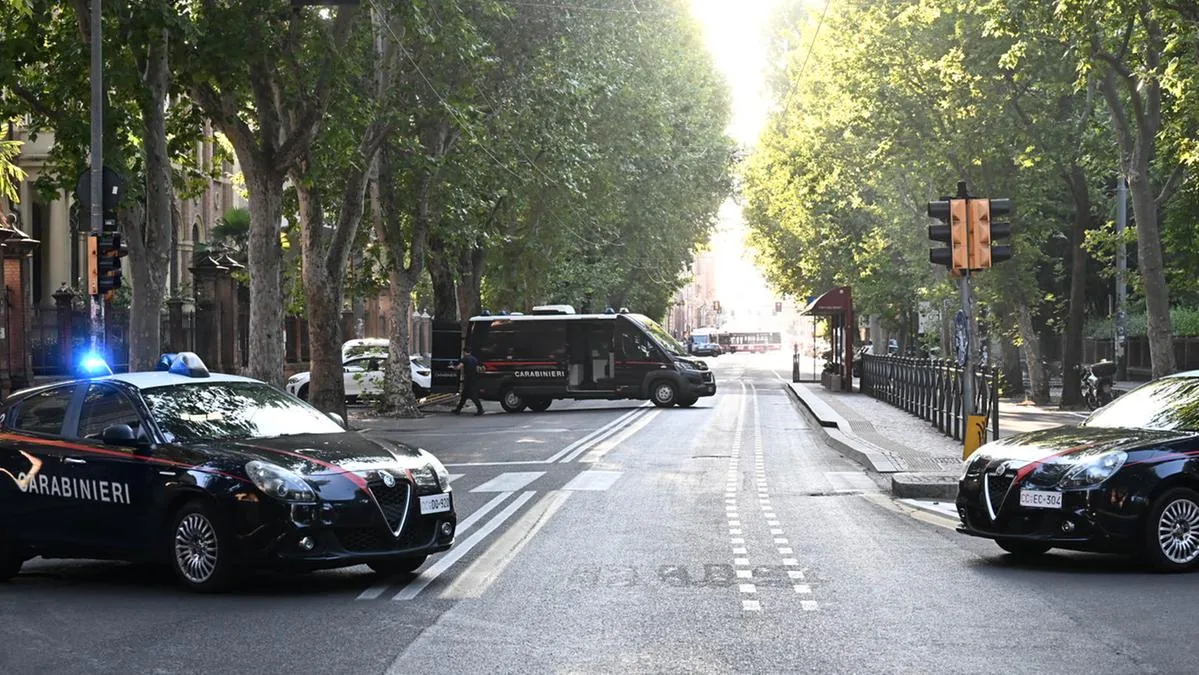 Bomb alarm on via Irnerio in Bologna: road reopened after closure. False alarm