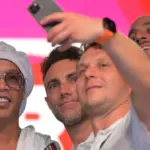 “A dream come true.” 6000 at the party for Ronaldinho, fireworks and flags in the night of Ma