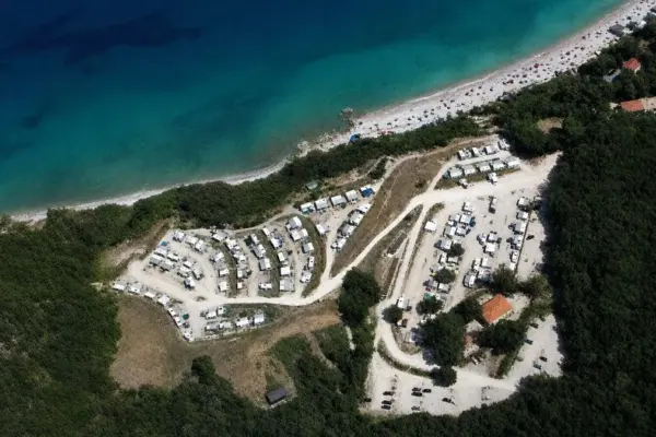 The campsite "Il Conero" is born, a mega structure will host up to 516 guests, cars and caravans above hotels and st