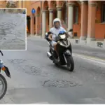 Cobblestones covered by asphalt. The center-right makes no concessions: "Another outrage by the Municipality of Bologna"