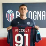 Roberto Piccoli arrives at Casteldebole, physical tests and then the signing of the contract: who is the new red striker