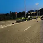 Tragedy on the Axis: crashes motorcycle into guardrail. Dead